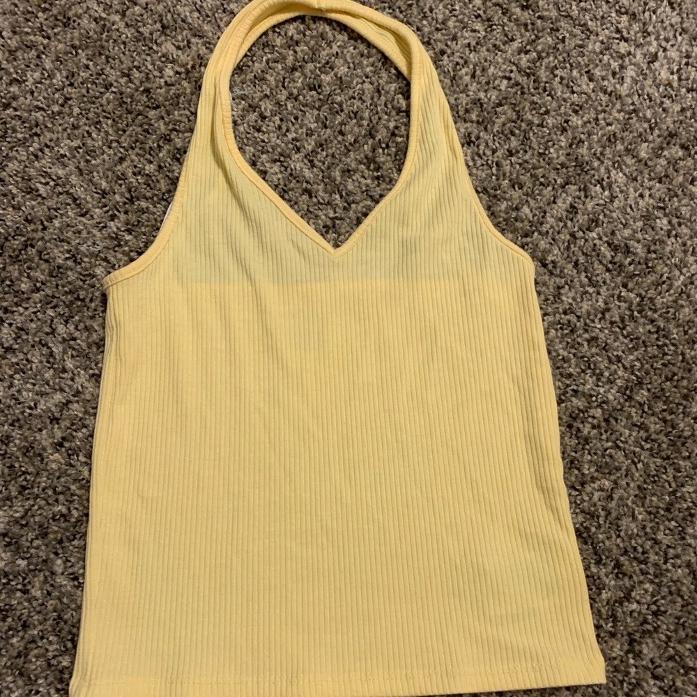PASTEL YELLOW CROP TOP!